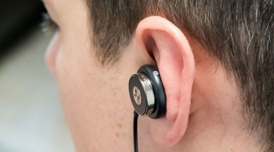 تحذيرات من استخدام سماعات الاذن لفترة طويلة 