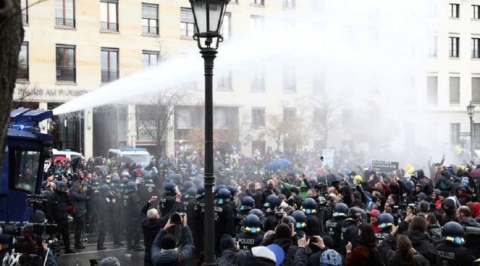 تظاهرات حاشدة في المانيا وإصابات في صفوف الشرطة.. بسبب كورونا
