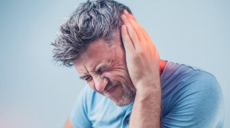 علماء يرجحون وجود "ارتباط وثيق" بين الإصابة بكورونا ومشاكل السمع