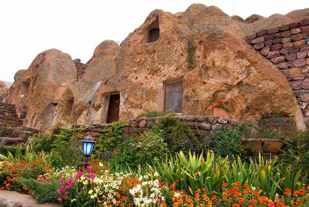 شگفت انگیزترین روستای صخره‌ای جهان