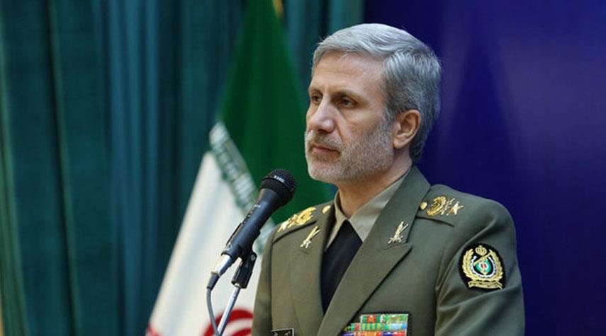وزير الدفاع الايراني يعلق على موقف بريطانيا من تسوية الديون لبلاده