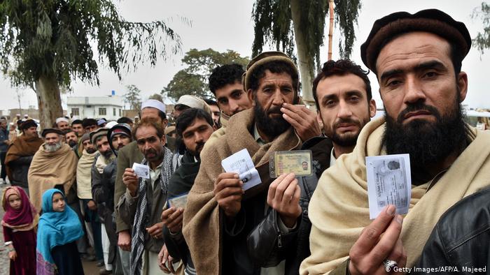 کرونا مانع بازگشت پناهجویان افغان از پاکستان است