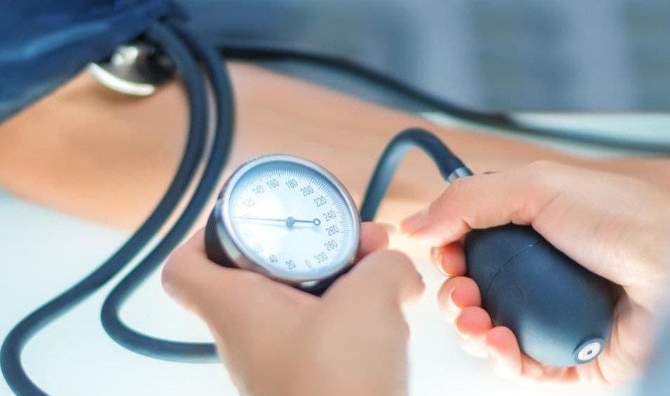 أفضل خمسة مكوّنات لخفض قراءة ضغط الدم المرتفع