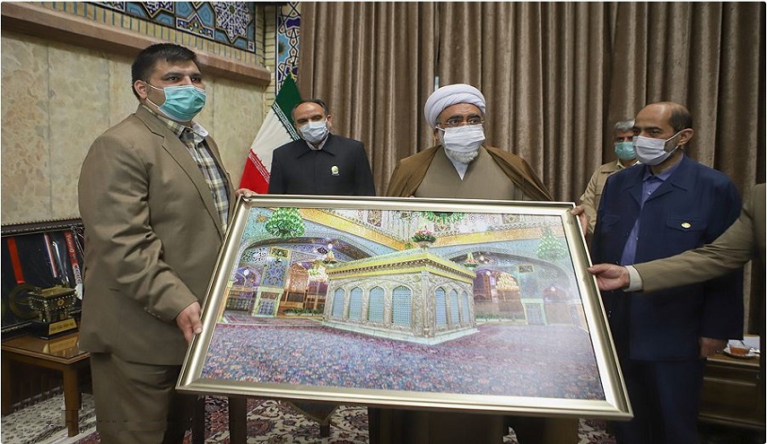الرباع الإيراني "حسين رضا زادة" يهدي ميدالياته الى العتبة الرضوية + صور