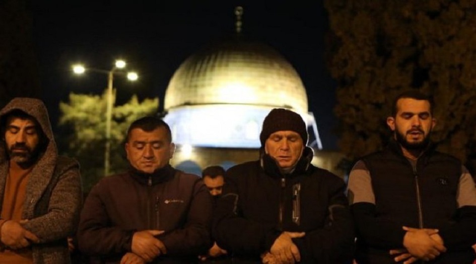 في أول يوم برمضان ... الاحتلال الصهيوني يمنع  آذان العشاء في المسجد الأقصى 