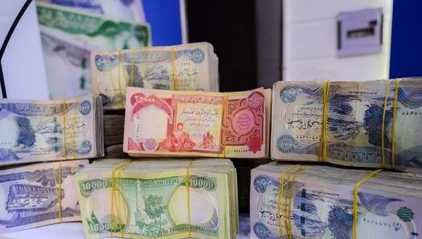 العراق.. مصدر: لا توجه لفرض ضرائب على رواتب الموظفين