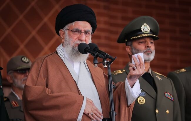 آغاز مراسم روز ارتش با قرائت پیام رهبر معظم انقلاب اسلامی