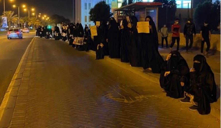 البحرينيات يعتصمن أمام سجن جو للمطالبة بكشف مصير المعتقلين