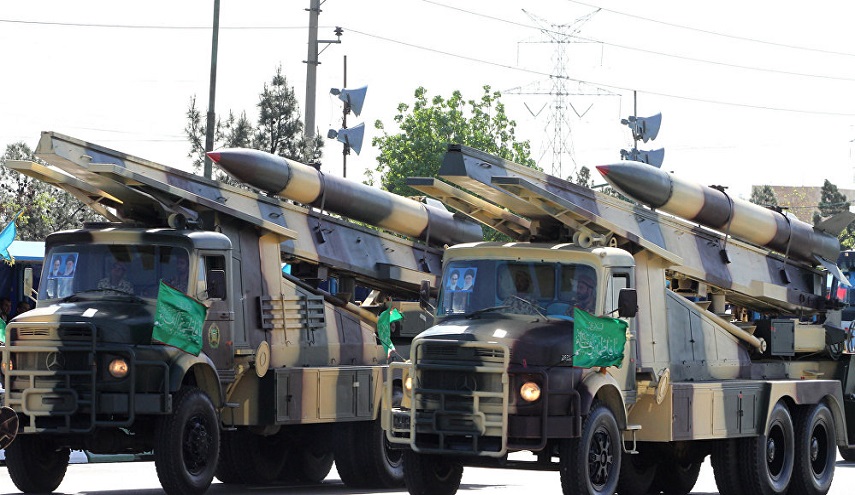 استعراض للقوات الآلية بمناسبة يوم الجيش الإيراني
