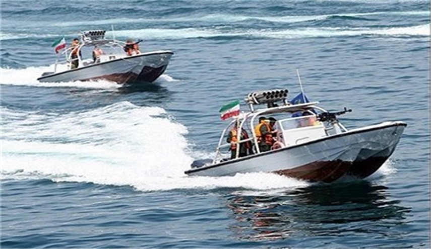 صحيفة: قوارب حرس الثورة الاسلامية تضايق سفينتين أمريكيتين