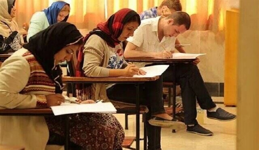 اربعة وخمسون الف طالب إيراني يدرسون في الخارج