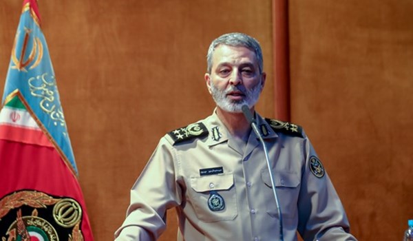 قائد الجيش الايراني: حققنا انجازات ملحوظة في مجال الطائرات المسيرة