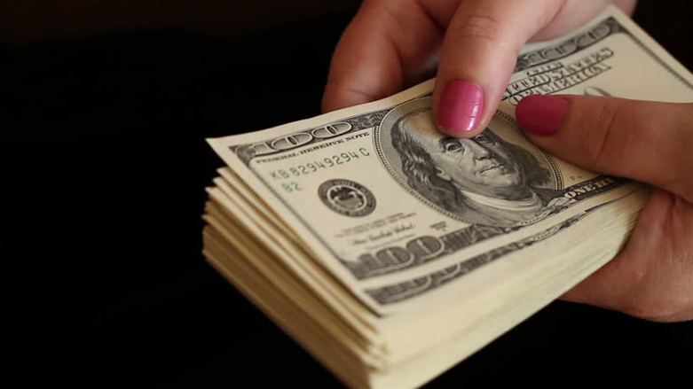 الدولار يسجل ارتفاعا ملحوظا في البورصة العراقية ومكاتب الصيرفة