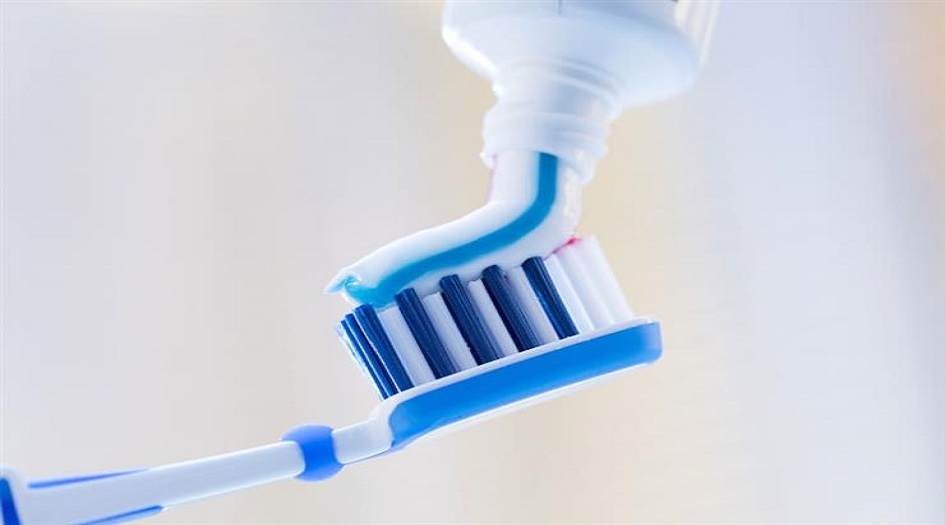 شركة تبتكر أنابيب معجون أسنان قابلة لإعادة التدوير