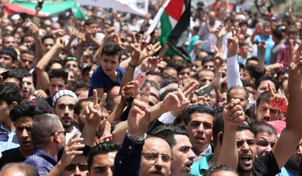 مظاهرة حاشدة في عمان تطالب بطرد السفير الإسرائيلي وإغلاق السفارة