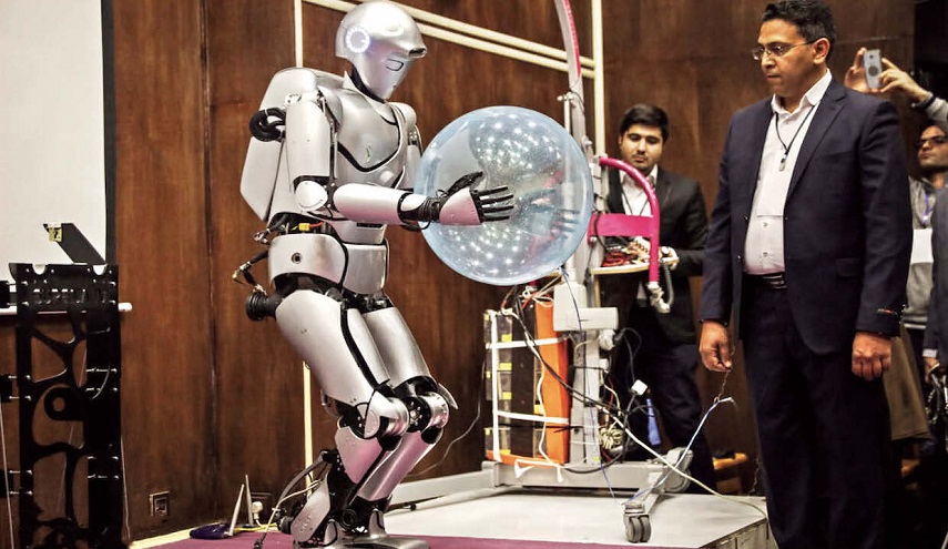 ربوت "سورنا 4" الايراني ضمن أفضل 10 روبوتات لعام 2020
