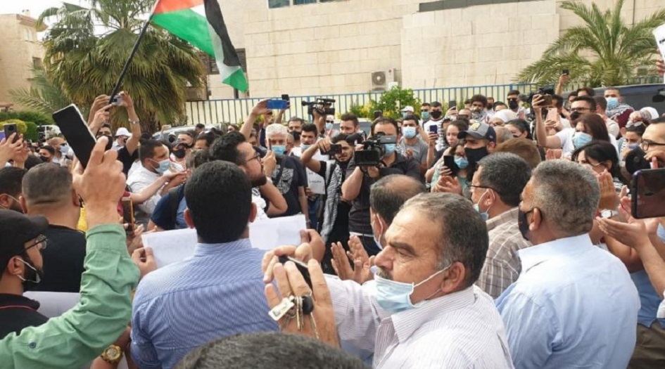 مظاهرة حاشدة قرب سفارة الكيان الصهيوني في عمّان