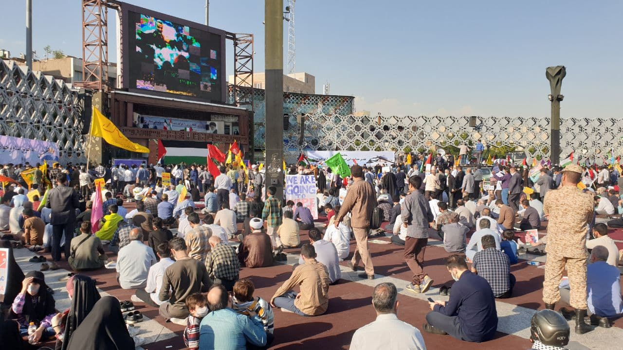 اجتماع بزرگ مردم انقلابی تهران در میدان امام حسین 