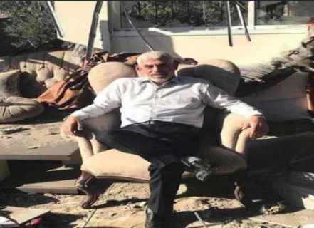 صورة "السنوار" جالسا على أنقاض مكتبه تثير ضجة في "إسرائيل"