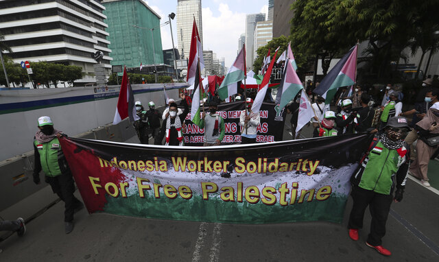 تظاهرات مردم اندونزی در محکومیت حمایت آمریکا از رژیم صهیونیستی