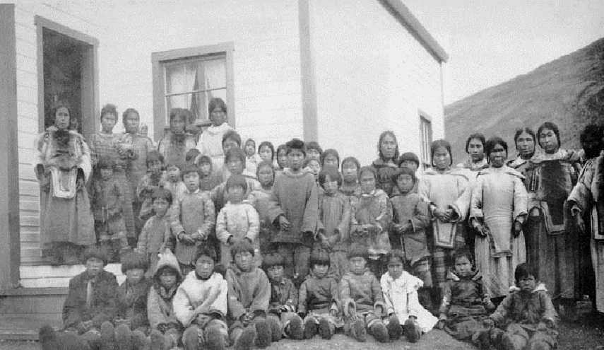 كندا.. العثور على مقبرة جماعية لأطفال من السكان الأصليين 