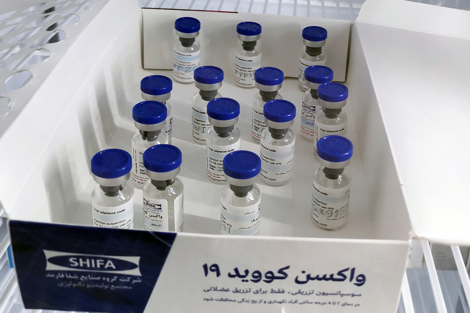 تطعيم أول لقاح إيراني مضاد لكورونا لعشرة آلاف شخص
