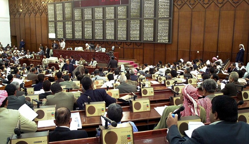 اليمن يدين قرار النظام السعودي منع أداء فريضة الحج