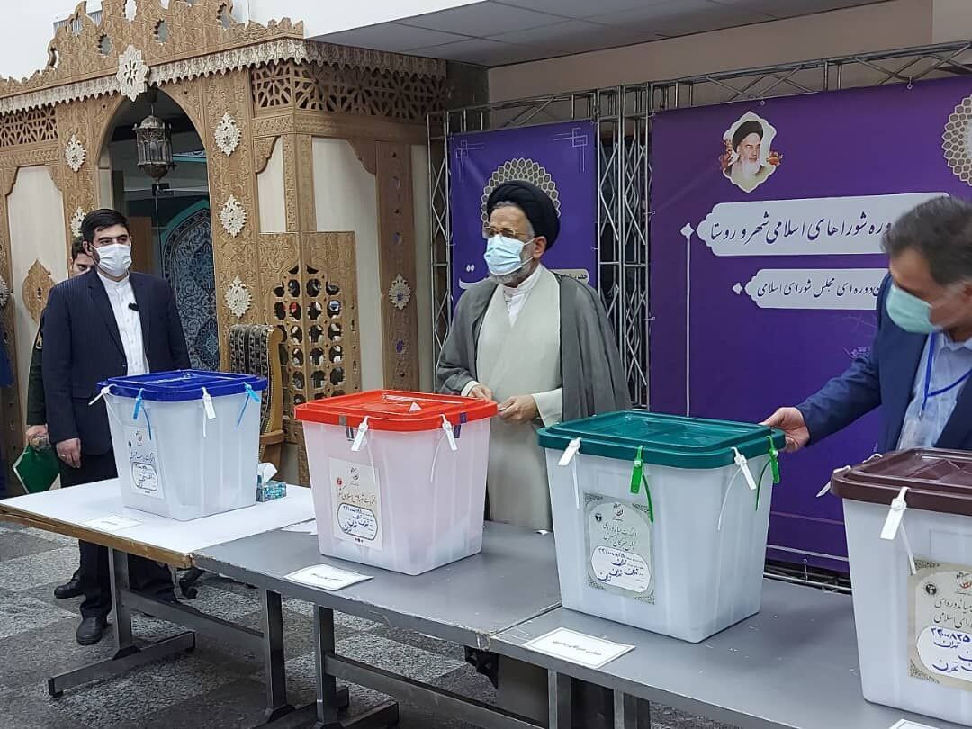وزير الأمن الايراني يدلي بصوته ويؤكد على سلاسة سير العملية الانتخابية