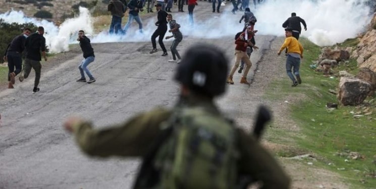 زخمی شدن صدها فلسطینی در حمله نظامیان صهیونیست 