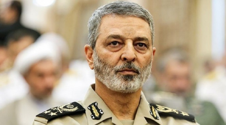 قائد الجيش الايراني يتفقد الوحدات العسكرية في الحدود مع افغانستان