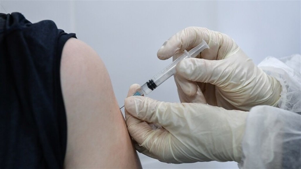 خلط لقاحات كورونا.. تقرير يرصد كل ما له علاقة بالتطعيم