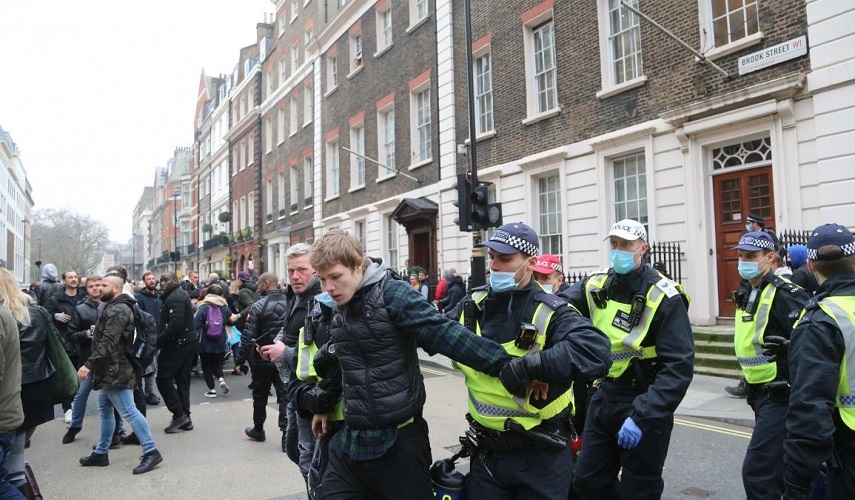 اعتقالات وإصابات خلال احتجاجات ضد تلقيح كورونا في لندن