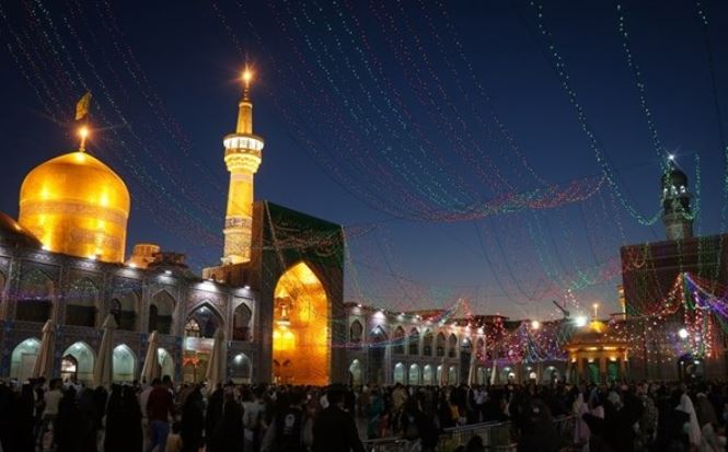 بالصور... مراسم بهيجة في مرقد "الامام الرضا (ع)" ليلة عيد الغدير