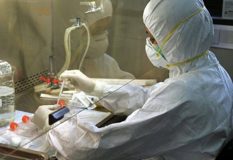 عالم فيروسات يكشف مفاجأة تخص الإصابة بكورونا
