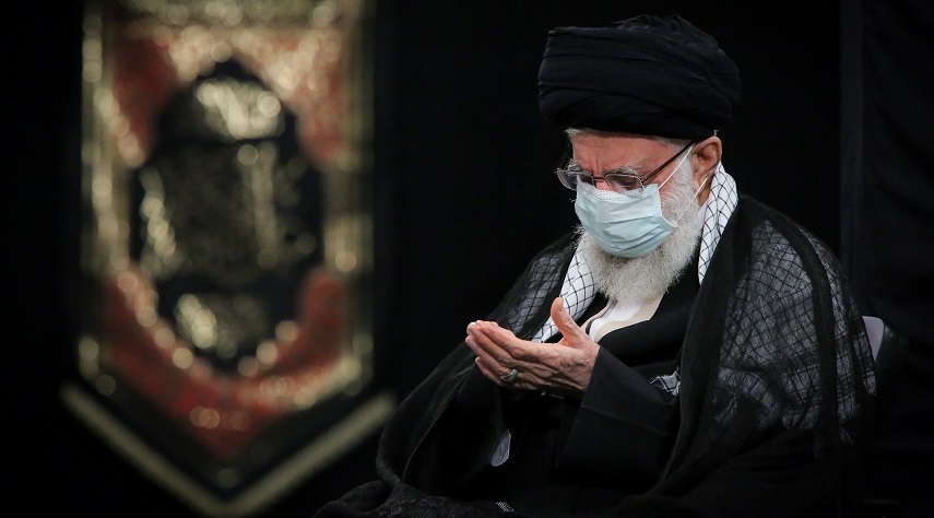 دومین شب عزاداری با حضور رهبر انقلاب در حسینیه امام خمینی(ره)+ عکس