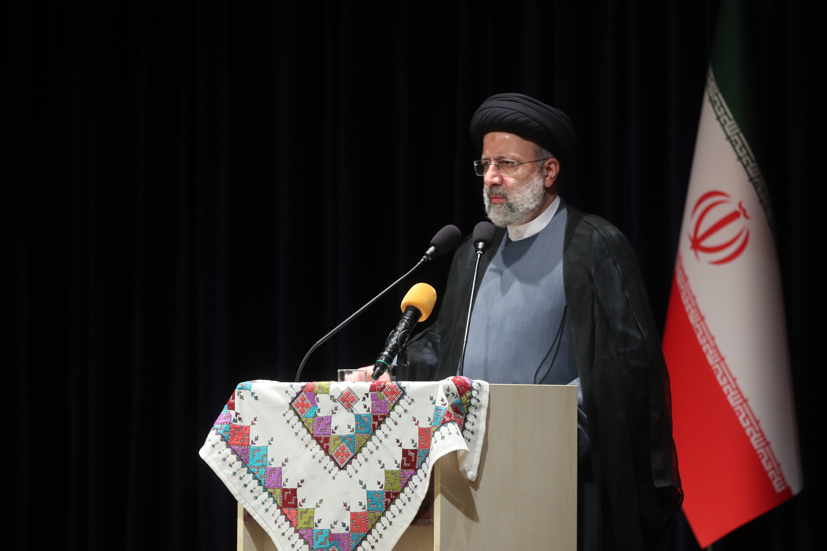 رئیسی : سواحل مکران می‌تواند قطب رونق تجاری ایران با دنیا باشد