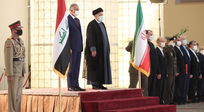 استقبال رسمی رئیسی از الکاظمی در تهران
