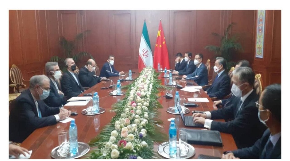 وزيرا الخارجية الايراني والصيني يلتقيان في العاصمة الطاجيكية دوشنبه