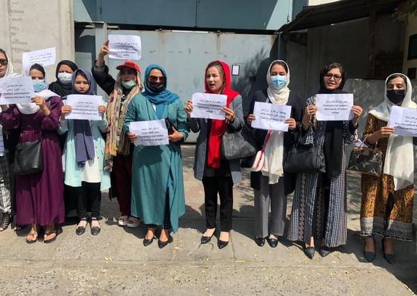 درخواست زنان کابل برای شرکت دانش آموزان دختر در کلاس های درس