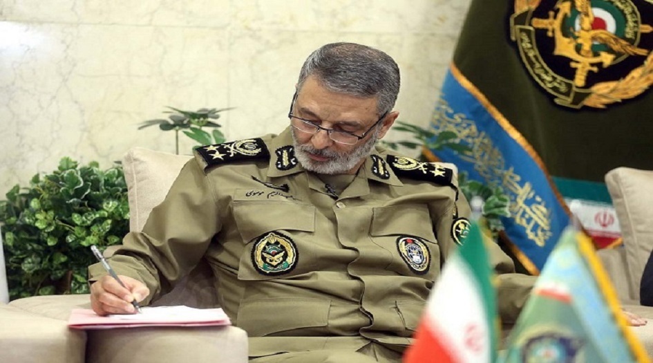 قائد الجيش الإيراني يعزي بوفاة العلامية "حسن زادة آملي"