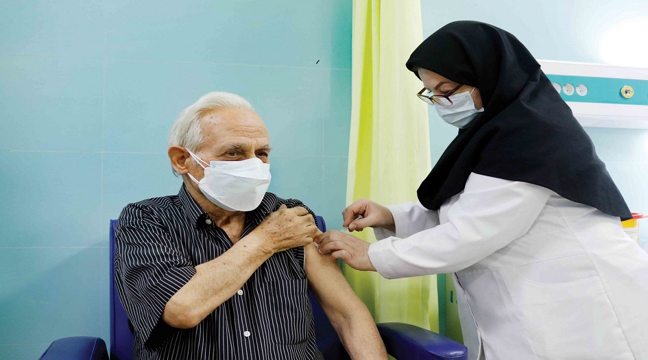 الهلال الاحمر الايراني يحدد موعد استكمال التطعيم بلقاح كورونا في البلاد 