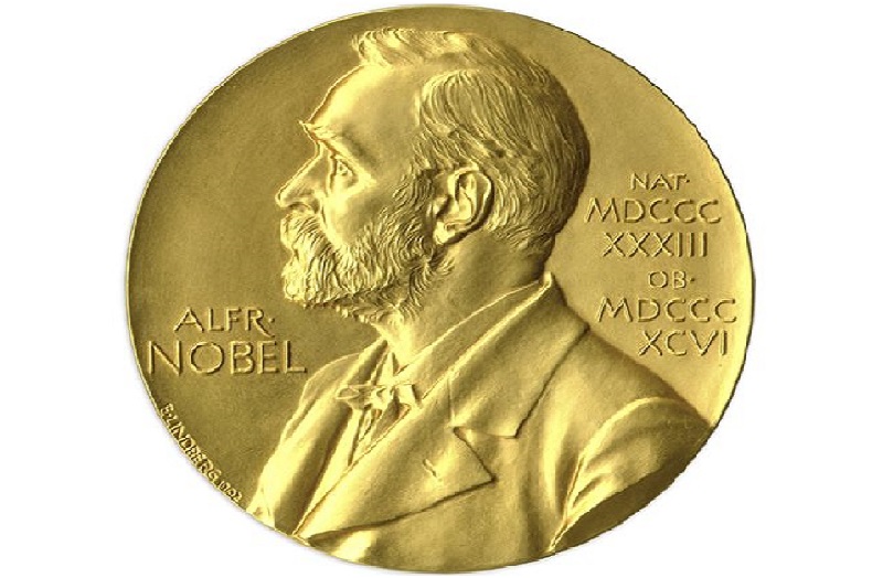 3 علماء يتشاركون جائزة نوبل في الفيزياء لعام 2021