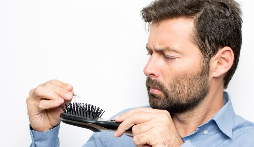 باحثون يحددون مكونا غذائيا مسؤولا عن تسريع تساقط الشعر
