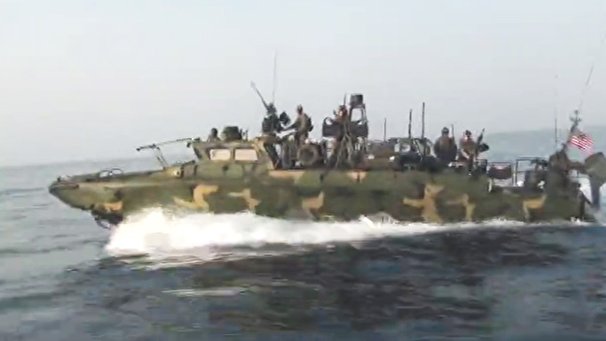 نمایش اقتدار نیروی دریایی سپاه بر بالای سر آمریکایی‌ها در خلیج فارس