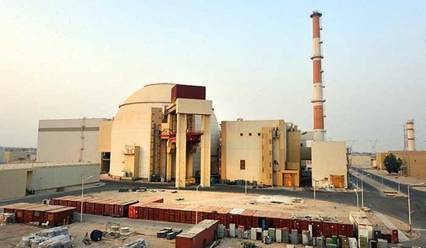 الرئيس الايراني يتفقد محطة بوشهر الذرية