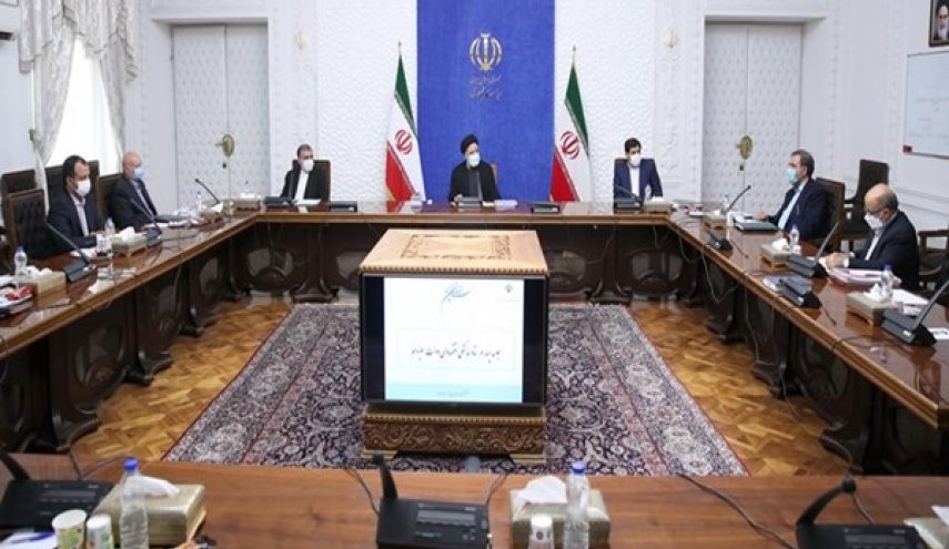 الرئيس الايراني يوعز بتوجيه السيولة نحو قطاع الانتاج