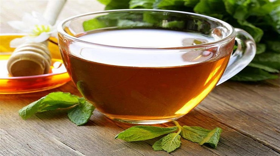 طرق مدهشة لاستخدام الشاي الأخضر للحصول على بشرة متوهجة وشعر أكثر لمعانا