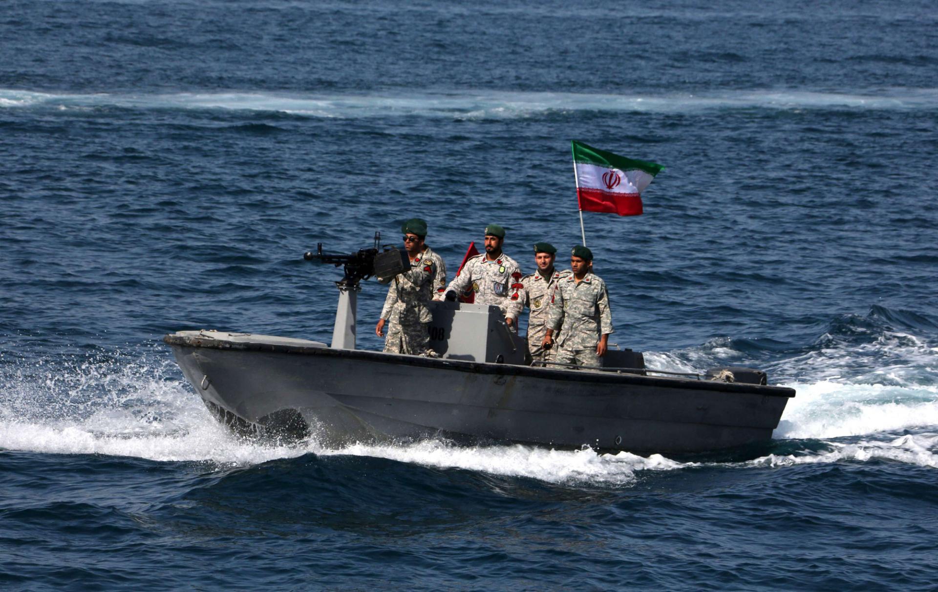 بحرية الحرس الثوري تحبط محاولة قرصنة أمريكية لناقلة نفط إيرانية في بحر عمان 