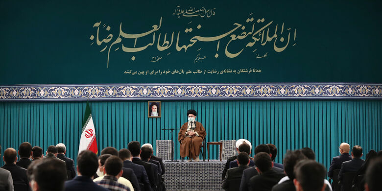دیدار جمعی از نخبگان و استعدادهای علمی با رهبر انقلاب اسلامی + عکس