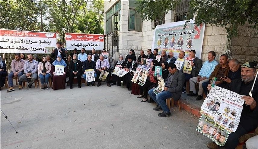 فلسطينيون يطالبون بالضغط على الاحتلال الإسرائيلي للإفراج عن الأسرى المضربين